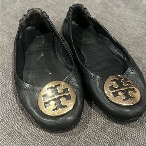 TORY BURCH Reva Black Flats with Gold Emblem 7